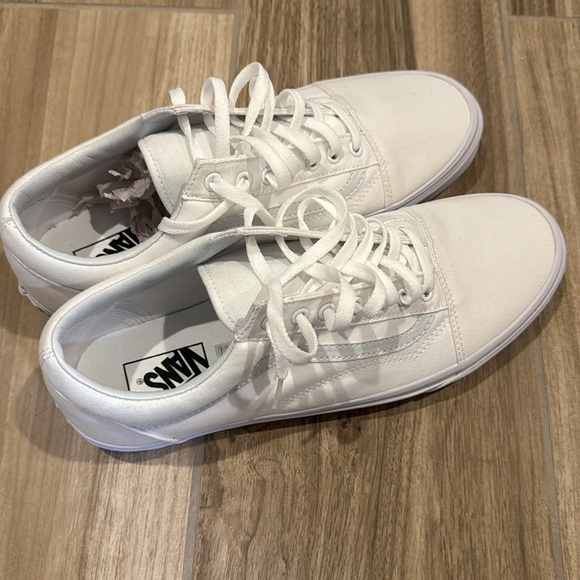 Vans - Picture 2 of 4